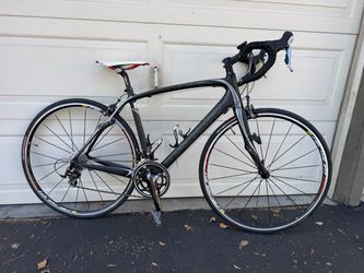 Specialized carbon bike roubaix comp