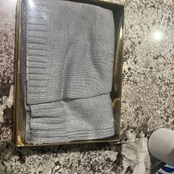 Michael Kors Gift Set (Silver Scarf & Hat)