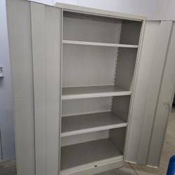 Metal Storage Cabinet With Key With Adjustable Shelves 