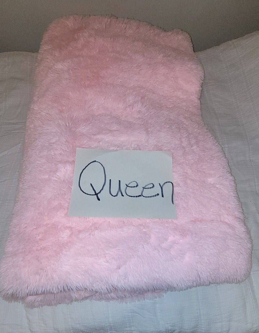 Queen Pink Comforter 