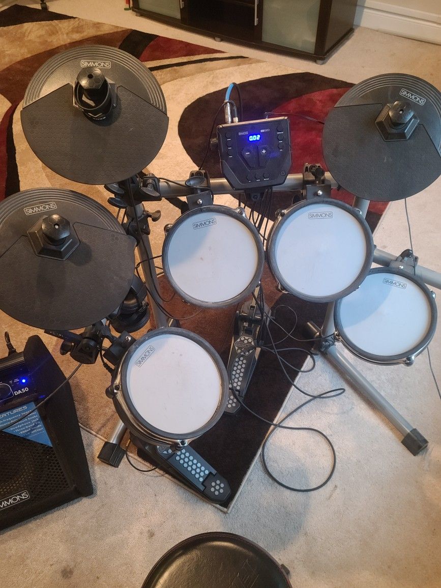 Simmons Elecrtic Drumset W/ Seat & Amplifier