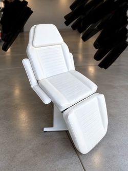 Aesthetician chair/ recliner