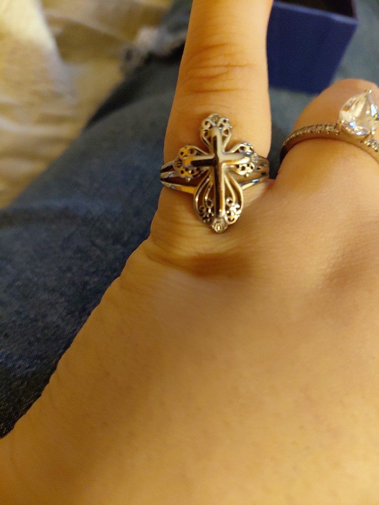 Size 7 Cross Ring