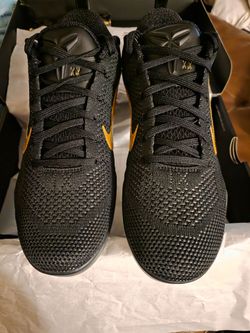 Kobe 11 elite, size 11 Fade to Black
