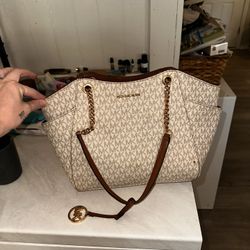 Micheal Kors Purse