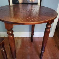 Barred table; beautiful wood Top