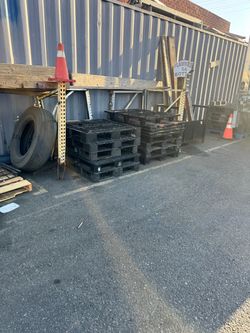 Plastic used pallets