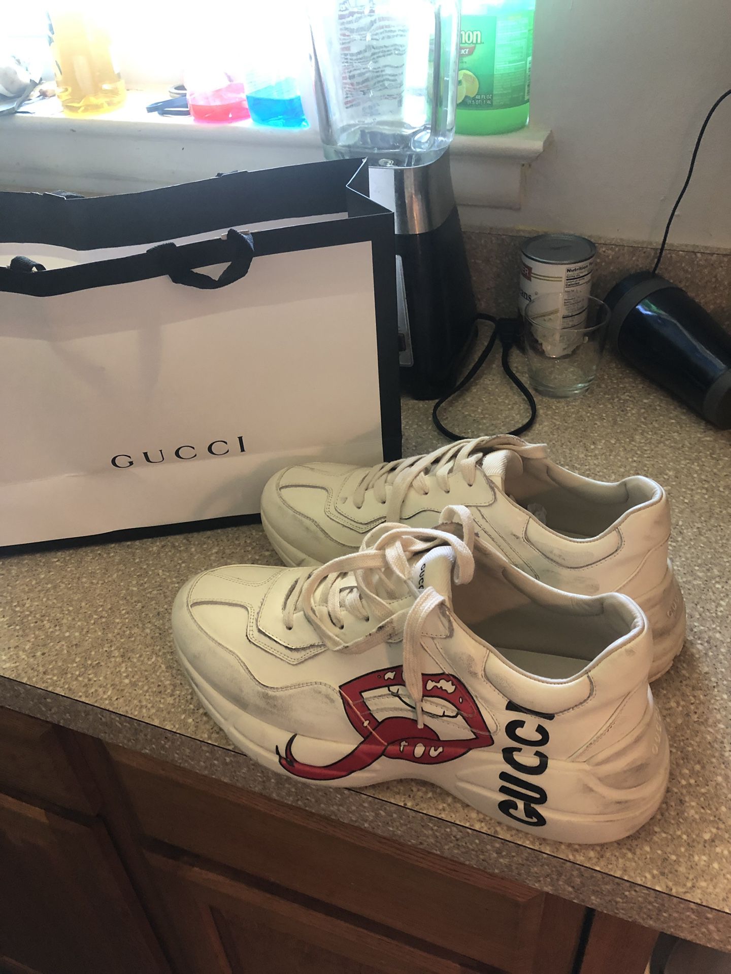 Gucci rhyton sneaker with mouth print size 11 Distressed look