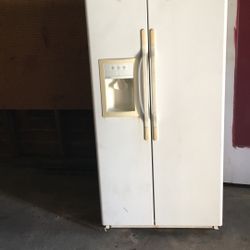 GE Hotpoint Refrigerator 