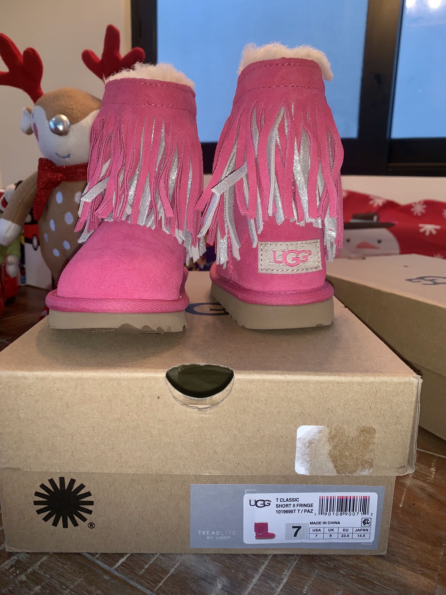 NEW UGG boots size 7 toddler girl