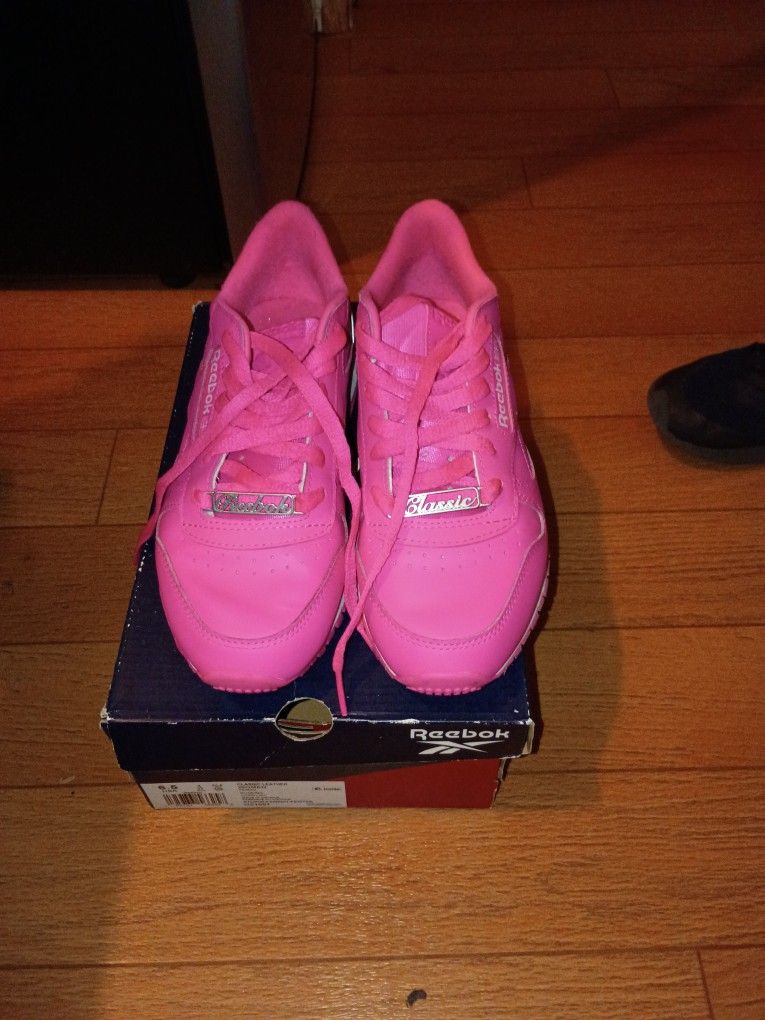 Classic Leather Women Reebok Running Shoe