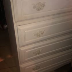 Dresser With Changing Table ( Babies ) 