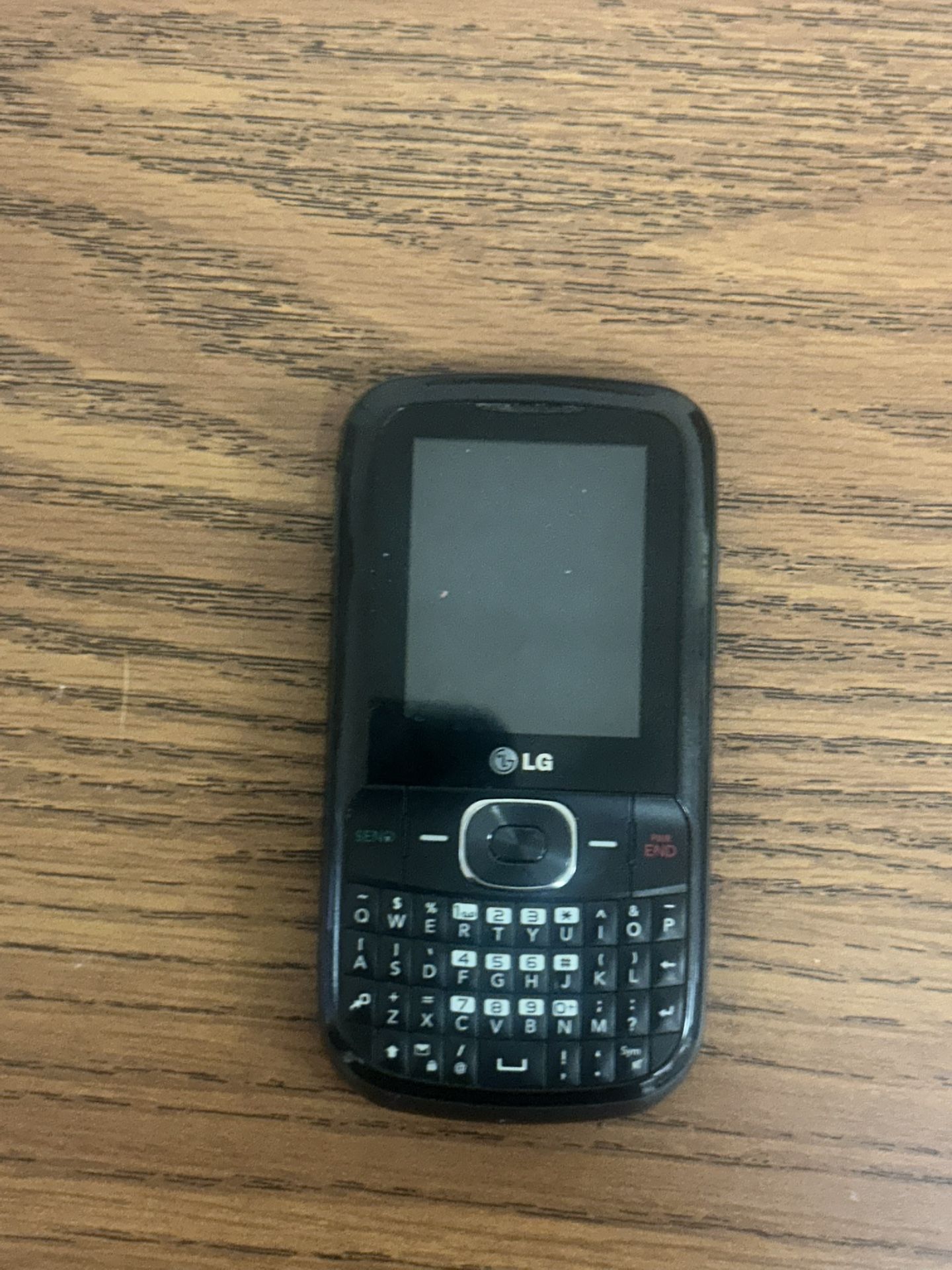 LG 500G TracFone QWERTY Cell Phone – Camera – SIM & microSD Slots – Retro Phone