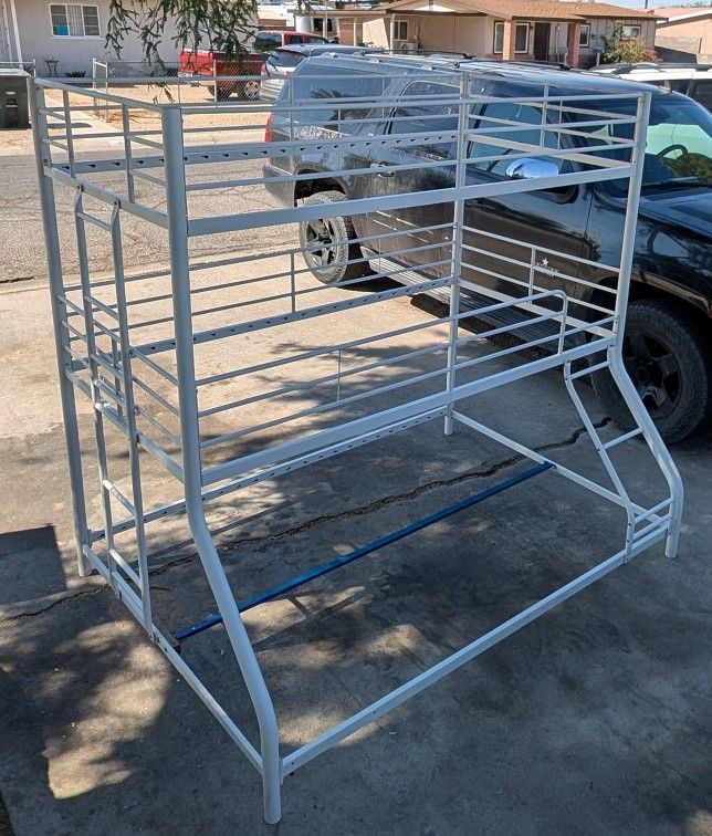 Triple Bunk Bed And Car Seats