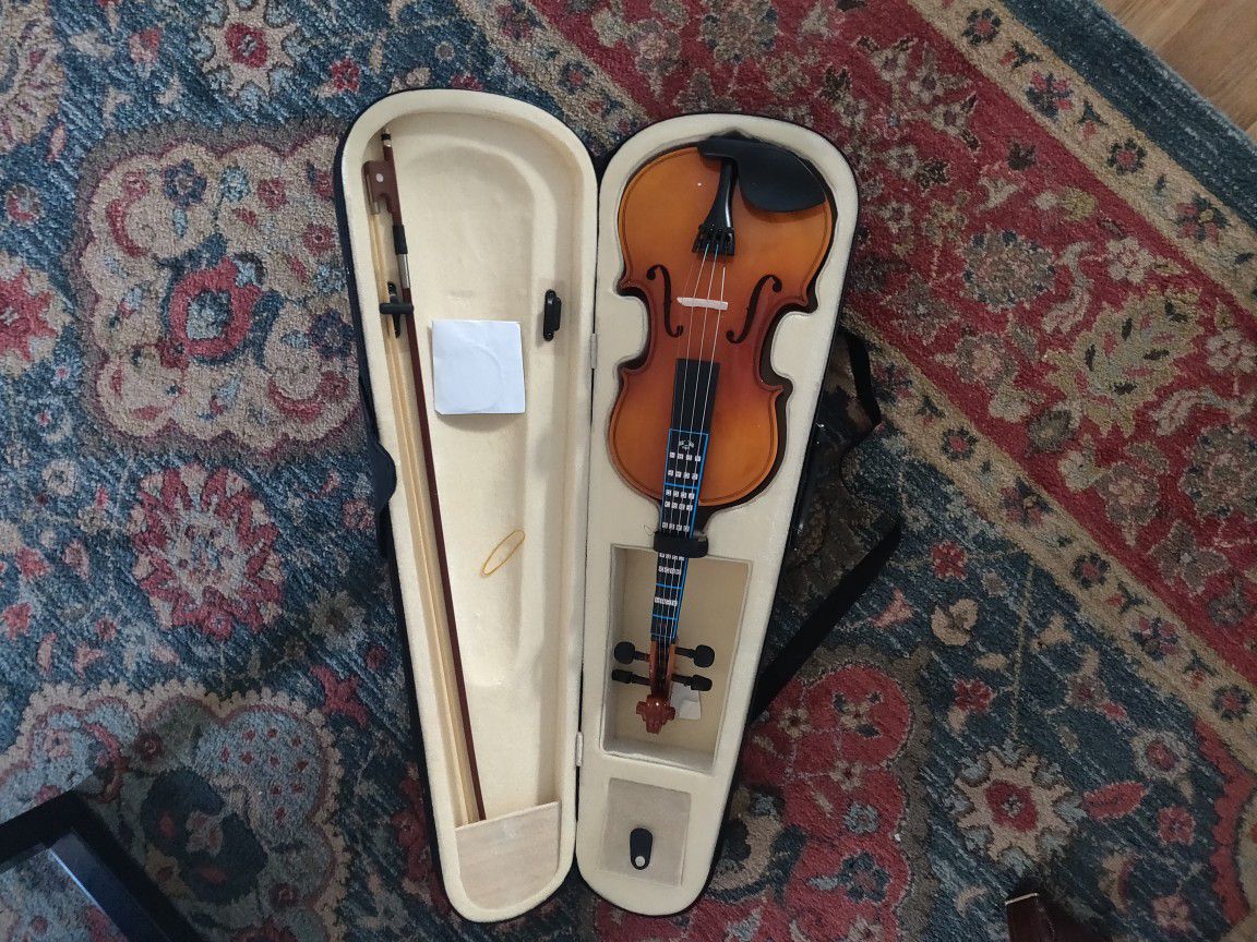 Brand New never used Violin perfect for Learners or Beginners.