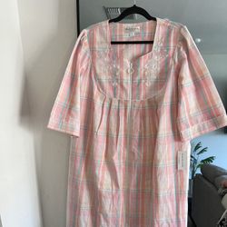 NWT Miss Elaine Dress/Gown 