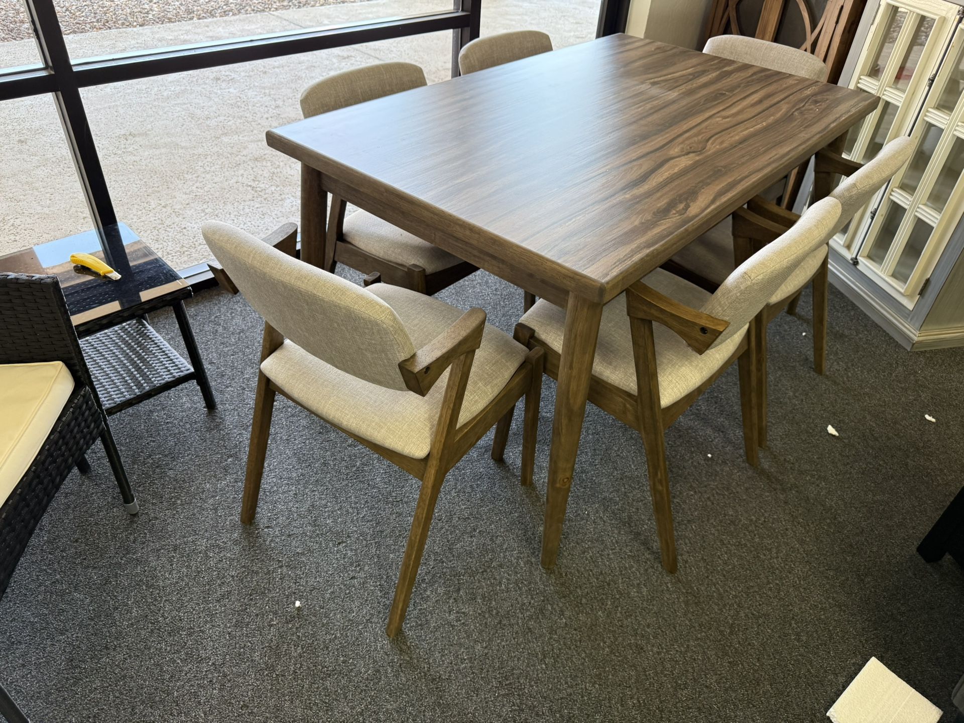 Mid Century Modern Table And Chairs