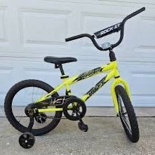 Huffy Kids Bike comes with helmet and other safety gears