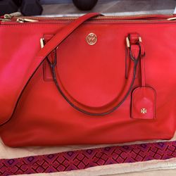 Gorgeous Tory Burch leather Tote Bag With Shoulder Strap 
