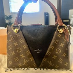 Louis Vuitton Monogram V Tote BB Black