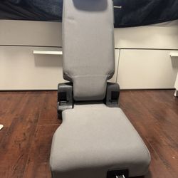 Toyota Sienna 2021 to 2024 2nd Row Middle Jump Seat OEM Excellent