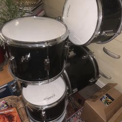 5 Piece drum set Ashthrople