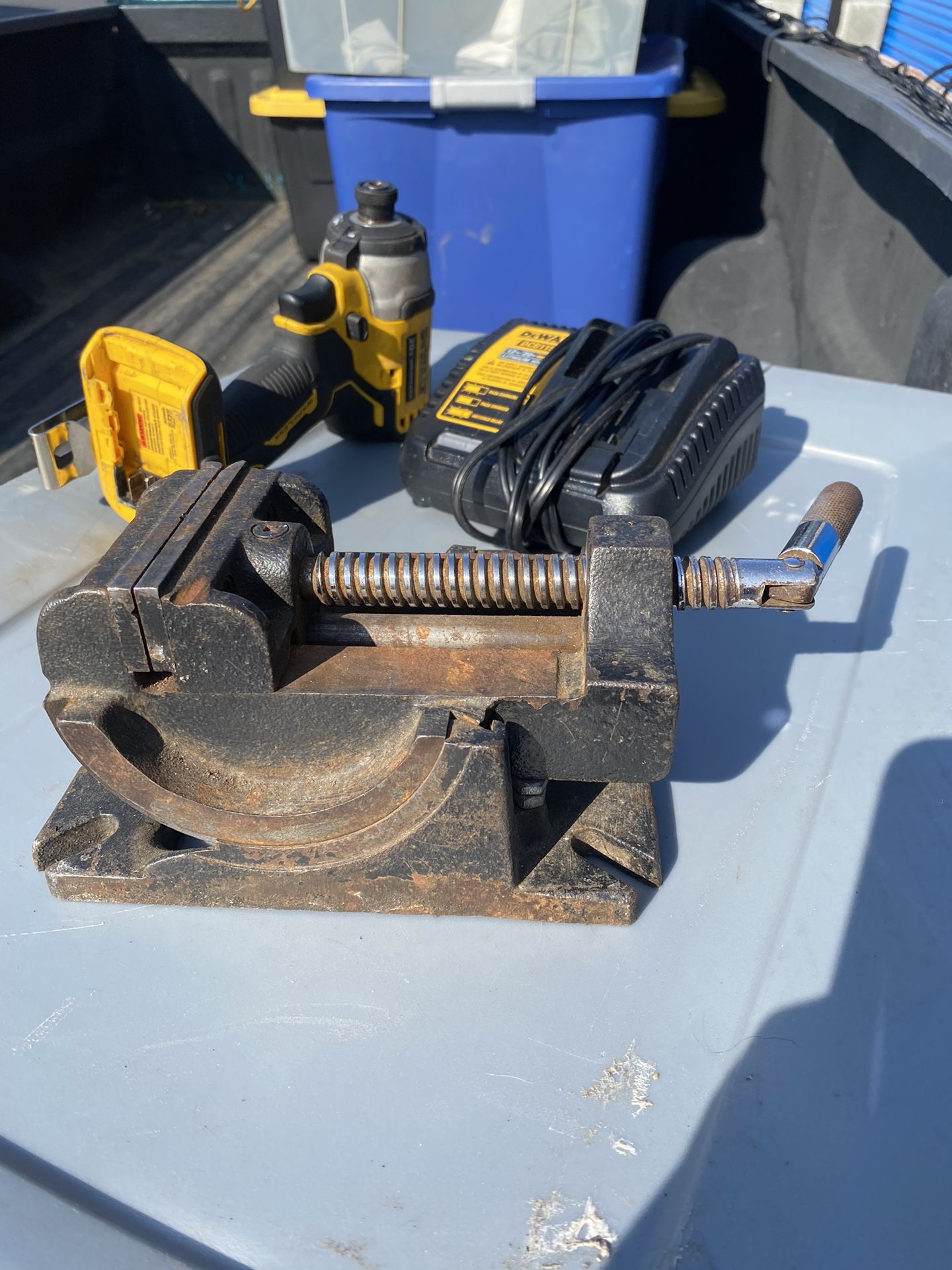 CAST IRON SWIVEL BASE VISE