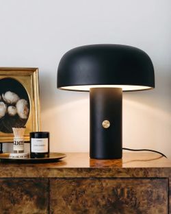 Black Mushroom Table Lamp – Modern Dome Shade, Brass Knob