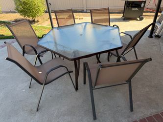 Used outdoor table and 6 chairs