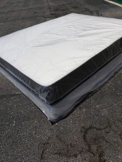NEW QUEEN-SIZE MATTRESS & BOX SPRING - 2PC