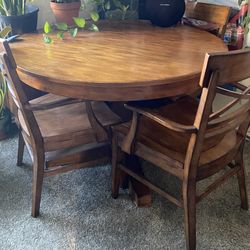 Round Mahogany Dinning Table