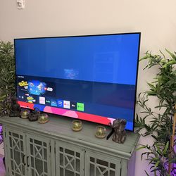 Samsung 65” 4K Smart TV (UN65AU8000) – Great Condition