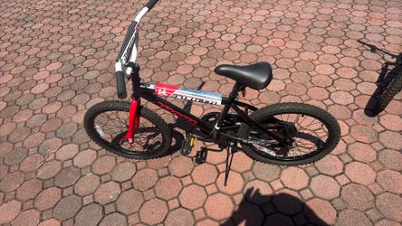 Boys “Magna” bike - barely  used $60