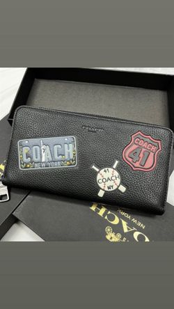 Coach Motif Mixed Patches Black Pebble Leather Accordion Wallet F24657 NWT  100%Authentic MESRP: 275.00$ Pick up in the city of Pico Rivera