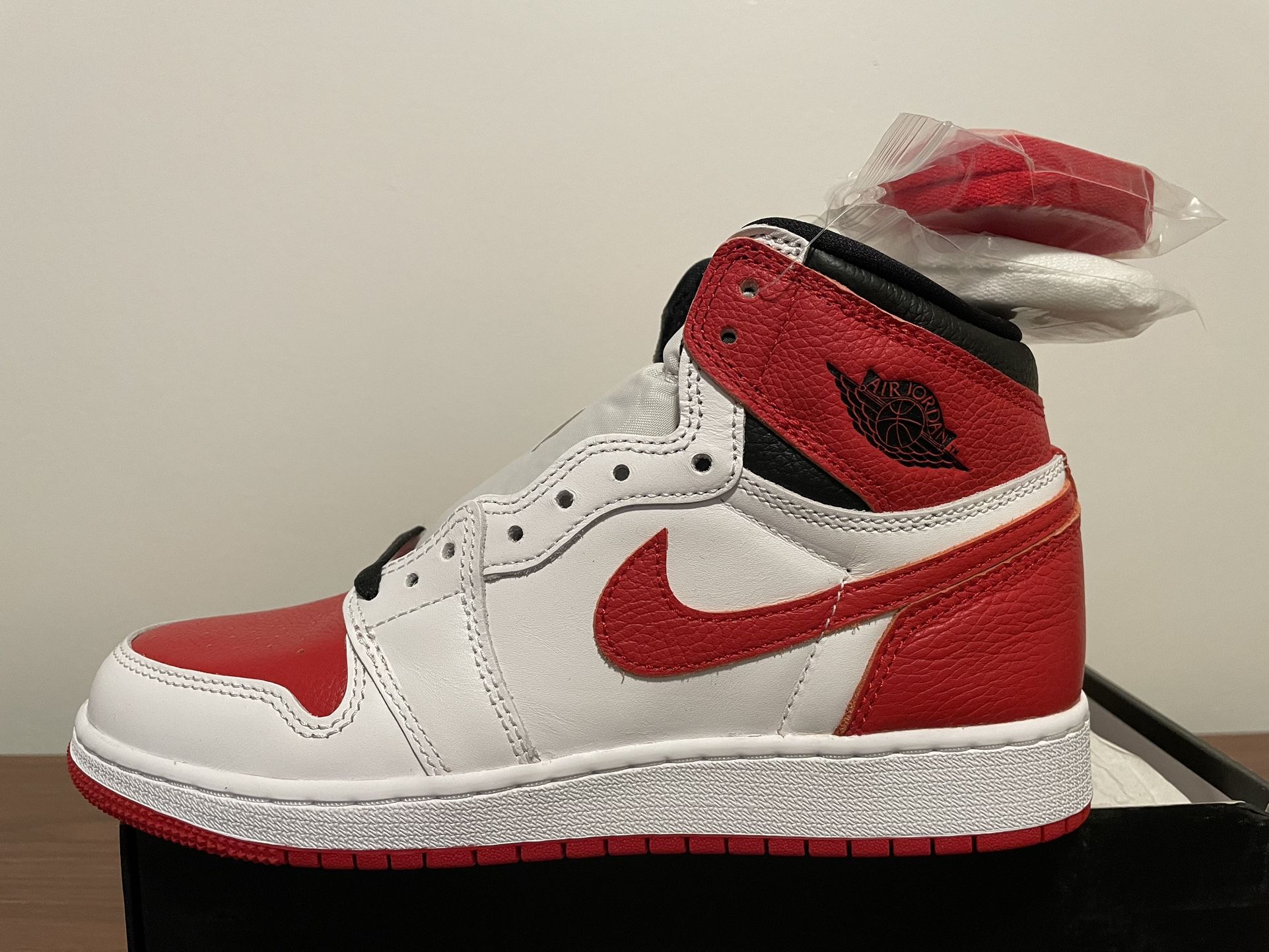 Air Jordan 1 Retro High OG “Heritage” GS (White/University Red-Black) – Size 6.5Y