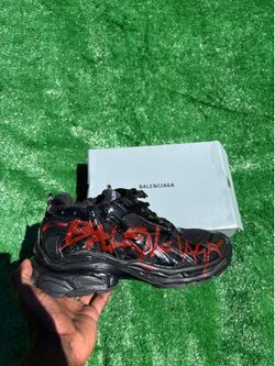 Balenciaga Runner Graffiti size 11