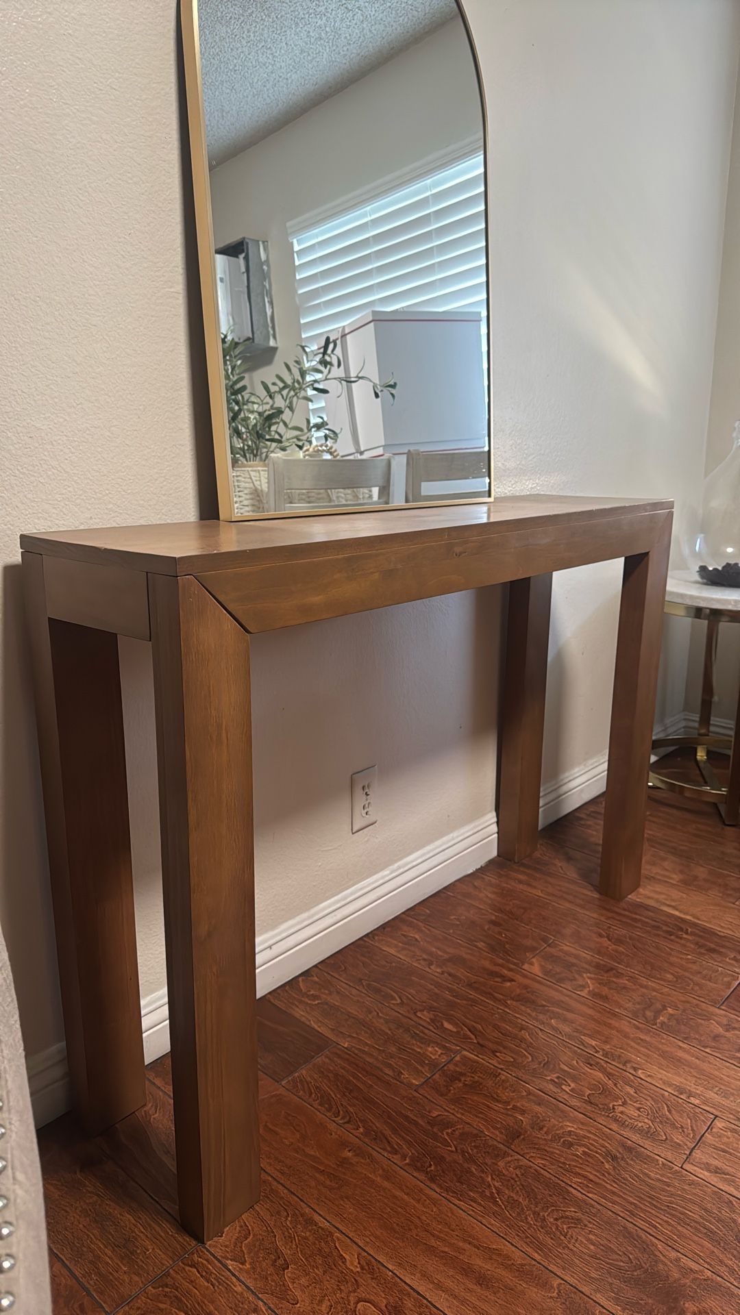 Entry Way Table