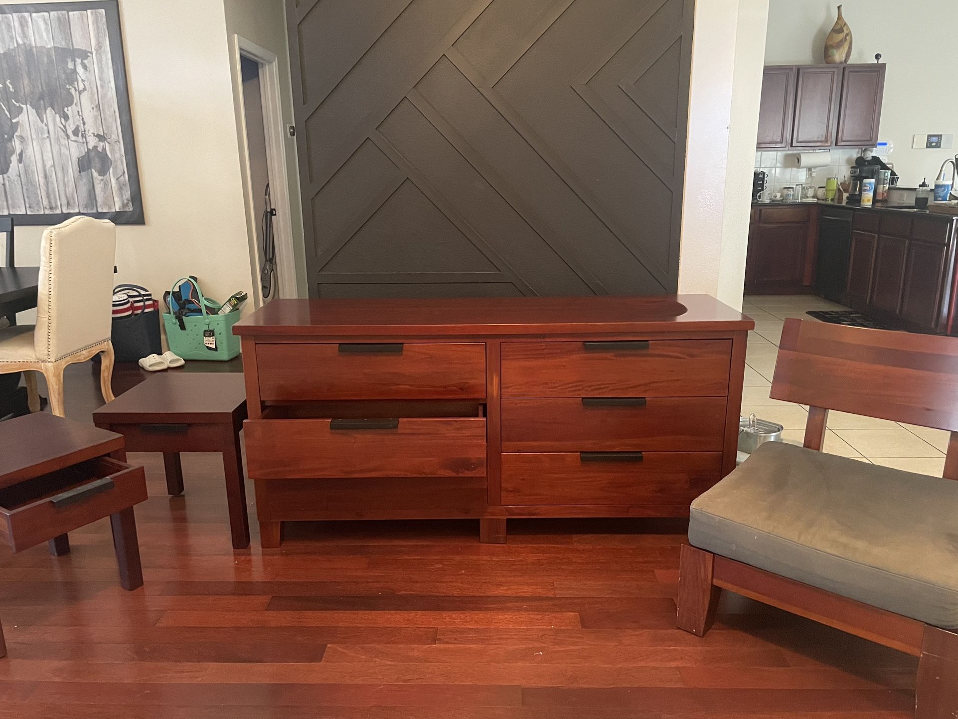 Bedroom Furniture Mahogany Dresser 2 Night Stands, Accent Chair Plus Mirror