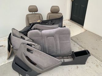 Selling my  02 honda interior plastics door panels nd bak seet