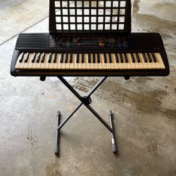 Yamaha PSR-195 Keyboard With Stand