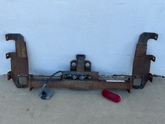 Trailer hitch kit for 1(contact info removed) Chevy C10 Square Body came off a 1987 Silverado.