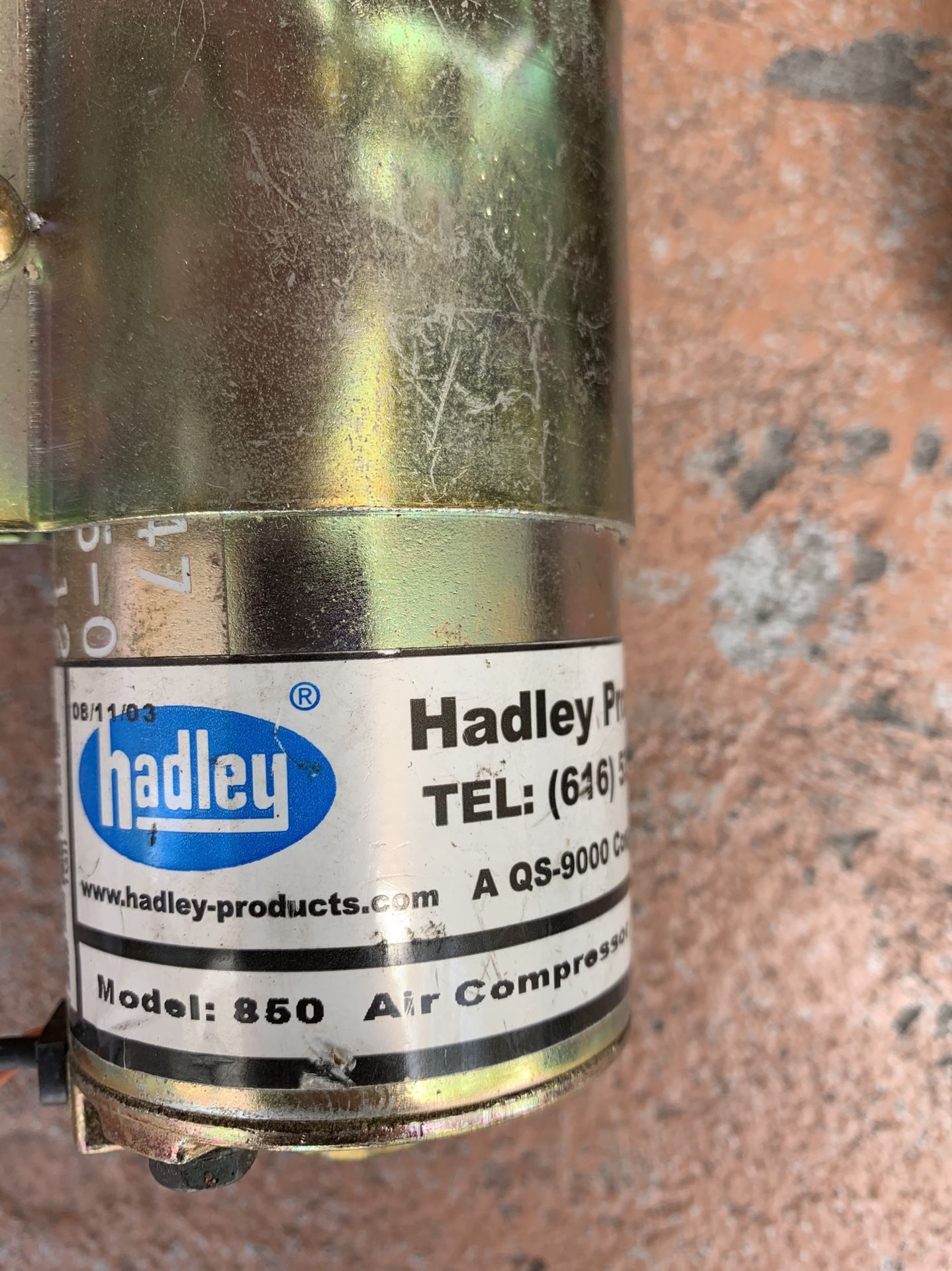 2 Hadley 850 Series Mini Air Compressors 12V train horns 110135psi for