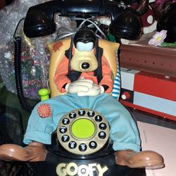 Add a touch of Vintage Disney magic to your desk with this 5-piece Tinkerbell stationary set. The set includes a stapler, tape dispenser (round piece 