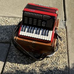 Great 😊 Italian Piano  Accordion.  🪗 