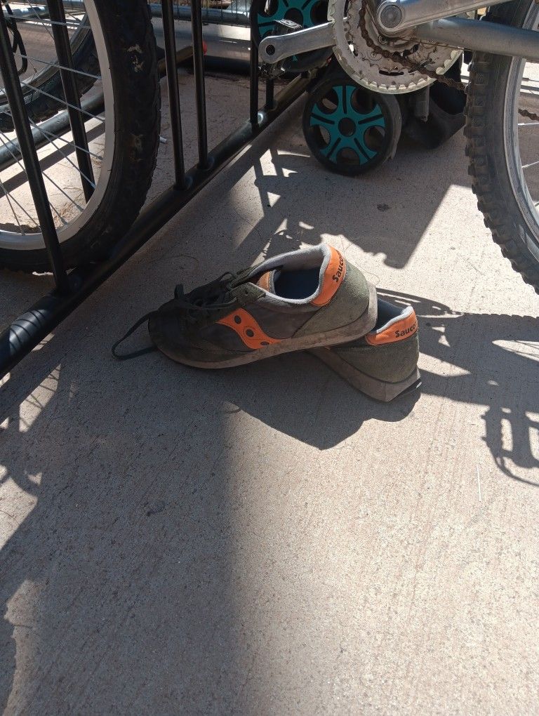 Sycorny Shoes Size 8