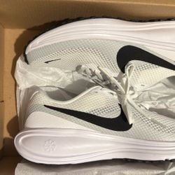 Nike Revolution 8