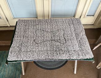 EUC Cuddlove sherpa dog bed crate mat, 42” x 28”