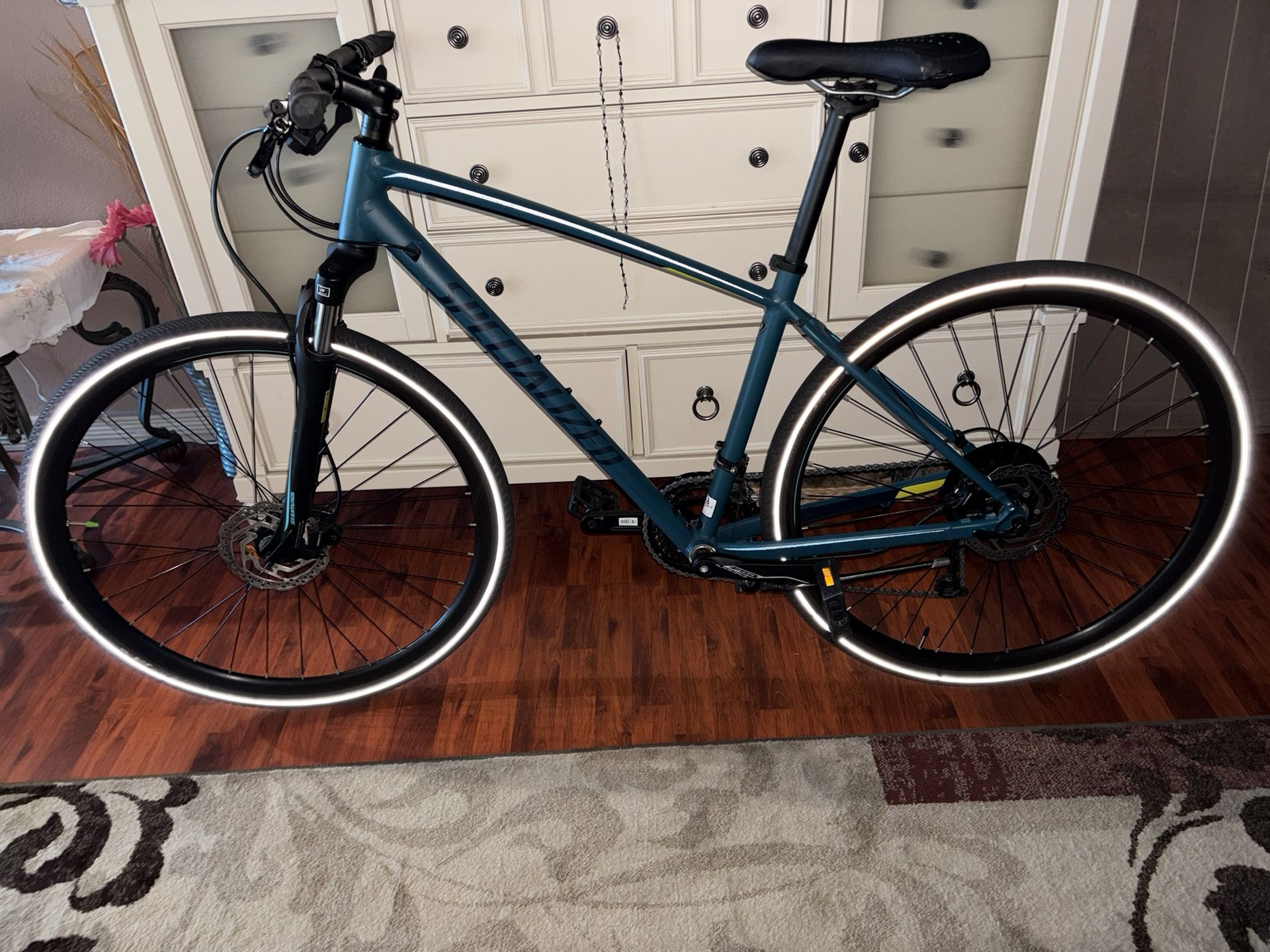 2022 Specialized Crosstrail Bicycle Size Medium In Excellent Condition