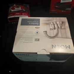 Spot Resist™ brushed nickel finish Fini nickel brossé Spot Resist™ Acabado Spot Resist™ de níquel cepillado