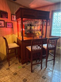 Bar with 4 stools